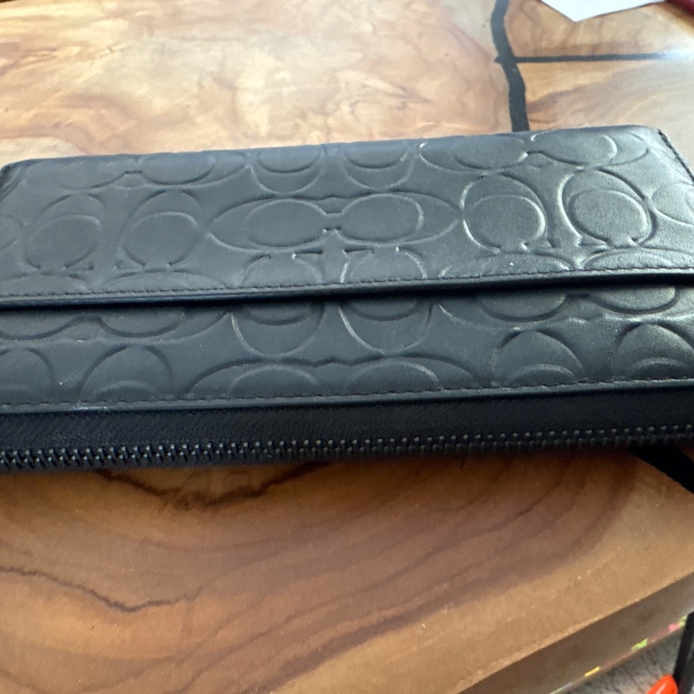 Coach Accordion Wallet In Signature Leather - Picture 4 of 6